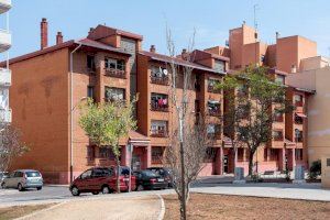 Más de 1.100 familias residentes en viviendas de la Generalitat suscriben un compromiso social para mejorar la convivencia vecinal