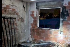 Asistida una mujer tras un aparatoso incendio en una vivienda de Paterna