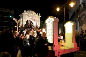 Quart de Poblet se vuelca en el público infantil con La Cabalgata de Reyes Magos y la apertura de la Plaza Tribunal de las Aguas