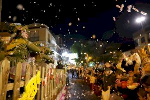Los Reyes Magos reparten magia e ilusión en Paterna con una cabalgata inclusiva
