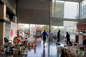 Alicante se vuelca en la jornada solidaria de los Bomberos con la donación de cerca de tres mil juguetes y siete toneladas de alimentos