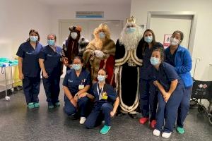 Los Reyes Magos de Oriente visitan a los pacientes del Hospital Universitario del Vinalopó