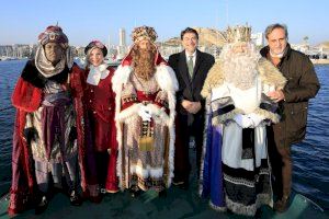 Más de 50.000 personas disfrutan en Alicante de la Cabalgata de los Reyes Magos del regreso a la normalidad