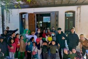 El Sindicato de Barrio de Malilla realiza un reparto solidario de juguetes para niños del barrio