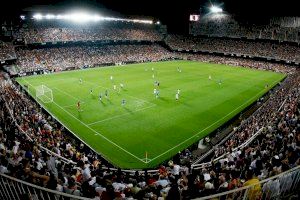 Mor un aficionat del València C.F atés d'urgència abans del partit contra el Cadis