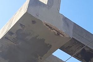 Giner denuncia que el puente de la V-15 en La Punta “se cae a pedazos” 8 meses después de que Ribó prometiera repararlo