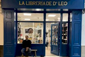 El escritor valenciano Máximo Huerta cumple un sueño y abre su primera librería