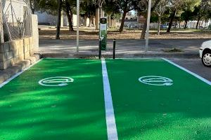 El Ayuntamiento de Massamagrell instala un nuevo punto de recarga de vehículos eléctricos en el polígono Bobalar
