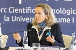 La vicepresidenta Calviño destaca la resistencia del sector azulejero y espera que se estabilice el precio de la energía