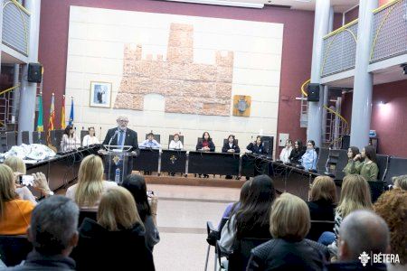 El Ayuntamiento de Bétera felicita a 13 estudiantes por su excelente rendimiento académico