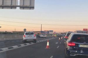 Un accidente colapsa la circulación entre Vila-real y Almassora