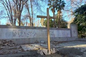 Una segunda Cruz del Ribalta: Entran en las obras y colocan una réplica