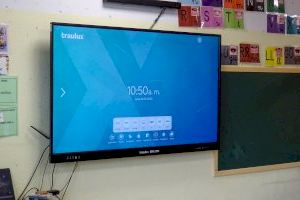 El Ayuntamiento dota con nuevas pizarras digitales interactivas a los colegios de la Vila Joiosa