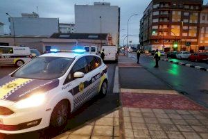 Persecució policial a Vila-real: Enxampen 'in fraganti' a un lladre robant en un establiment i pega a fugir