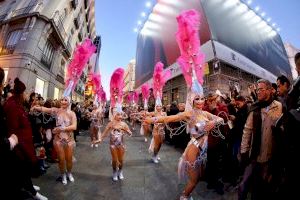 La fiesta del Carnaval de Torrevieja desfila mañana por el centro de Madrid