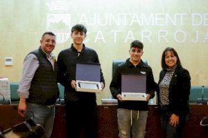 Catarroja homenajea a los nadadores locales Aitor Rengel y Adrián Muñoz