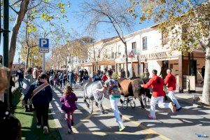 La cultura y los actos taurinos copan el penúltimo día de fiestas en Benicàssim