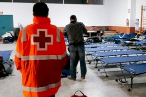 El Ayuntamiento y Cruz Roja refuerzan la atención a las personas sin hogar ante la ola de frío en Alicante