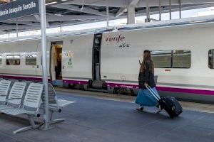 El AVE València-Madrid deja atrás Atocha y para en Chamartín