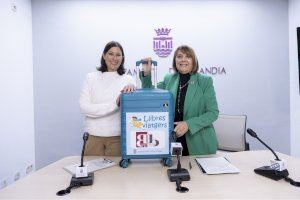 Las bibliotecas municipales de Gandia ponen en marcha la iniciativa 'maletas viajeras'