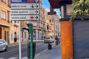El Ayuntamiento de Llíria actualiza la señalética urbana