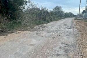 Se inician los trabajos de adecuación del asfalto de los caminos Cometes y Melilles