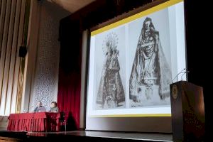 Conferencia sobre las diversas imágenes que existen de la Virgen de los Desamparados, en el Ateneo Mercantil