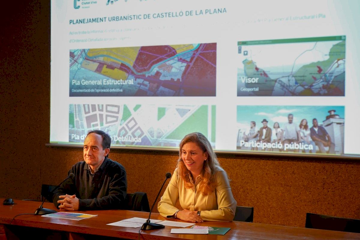 Marco expone al colegio de arquitectos el Plan General que marca el desarrollo de la ciudad
