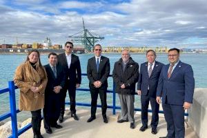 Los ministros de Economía y Finanzas Públicas de Guatemala visitan las instalaciones del Puerto de València