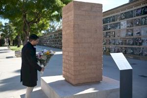 Ofrenda floral en record a las víctimes de l'Holocaust a València