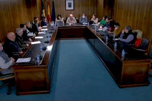 El alcalde de Teulada Moraira, Raúl Llobell, anuncia la modificación de la ordenanza de estacionamiento regulado a petición popular