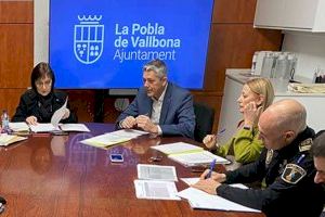 El Juzgado desestima la denuncia al alcalde de la Pobla de Vallbona por no incorporar a un agente de la Policía Local