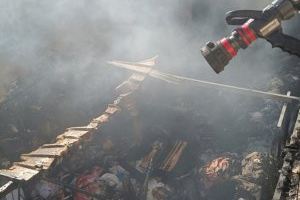 Greu incendi en el Port de Sagunt: mor una dona i diversos dels seus animals