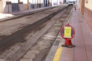 Comença la segona fase d'asfaltatge dels carrers del Barrio