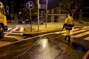 Benidorm inicia una nueva campaña de baldeo de calles en todos los barrios de la ciudad