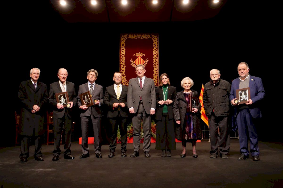 Vila-real entrega la Medalla de Oro a Porcelanosa, Enric Arenós 'Quique' y los Carmelitas y nombra a Diego Dualde Hijo Predilecto