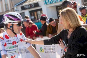 Bétera acoge la 3ª etapa de la Vuelta Ciclista a la CV con una Alameda llena de vecinos y aficionados