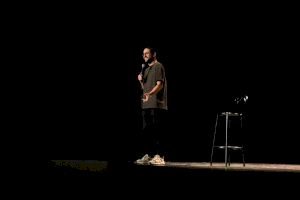 El humorista Galder Varas arranca las carcajadas del público en la primera actuación de ‘Humor al Mónaco’
