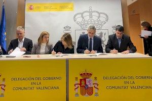 Firma amb la Ministra de Transports, Mobilitat i Agenda Urbana del pla de barris de Morella