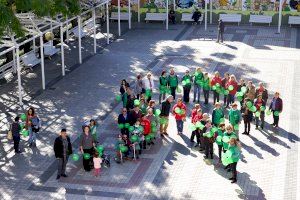Benetússer forma un lazo verde gigante para celebrar el Día Mundial Contra el Cáncer