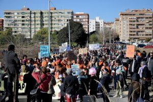Més de mil persones recorren Benimaclet “contra el setge urbanístic” del barri