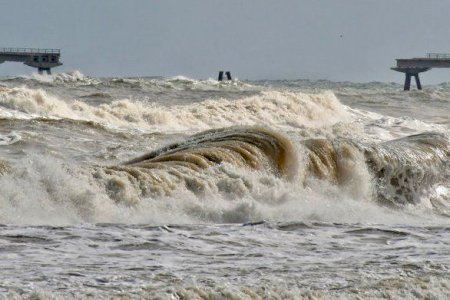 El fuerte temporal marítimo derriba más tramos del Pantalán del Puerto de Sagunto