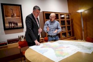 Les Corts distribuirán una primera edición de 5.500 mapas comarcales