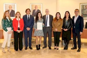 La estudiante de la UMH Laura Díez Esclapez, Premio Carlos Ros de Economía, Empresa y Fiscalidad