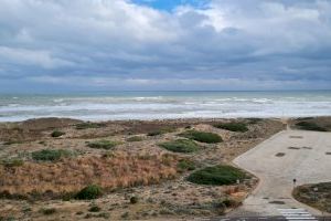 Giner pide una solución “definitiva e integral” para las playas del sur
