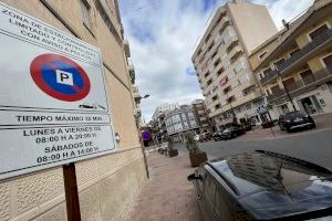 El estacionamiento de vehículos regulado de la zona centro de Petrer registra alrededor de 327 rotaciones de vehículos diarias