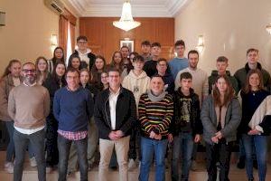 Prop de 30 estudiants alemanys visiten l’Ajuntament d’Ontinyent