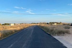 El nuevo plan de asfaltado avanza por seis partidas rurales de Alicante para mejorar la movilidad por los caminos y accesos