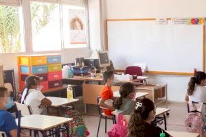 Cerca de 240 estudiantes de Primaria y ESO de Benidorm se benefician de las ayudas de refuerzo escolar