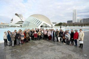 La Ciutat de les Arts i les Ciències recibe a un grupo de 60 mayores de Moncada gracias al programa ‘La Ciutat dels Majors’